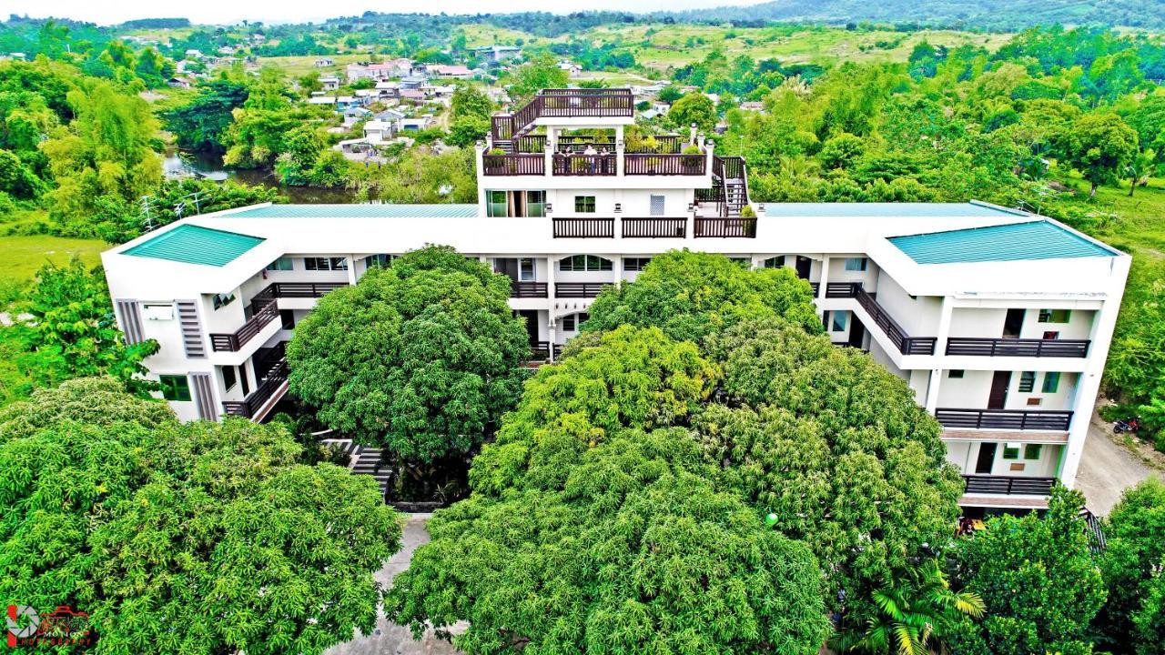埃斯梅拉达布莱恩别墅度假酒店及餐厅 Palayan City 外观 照片