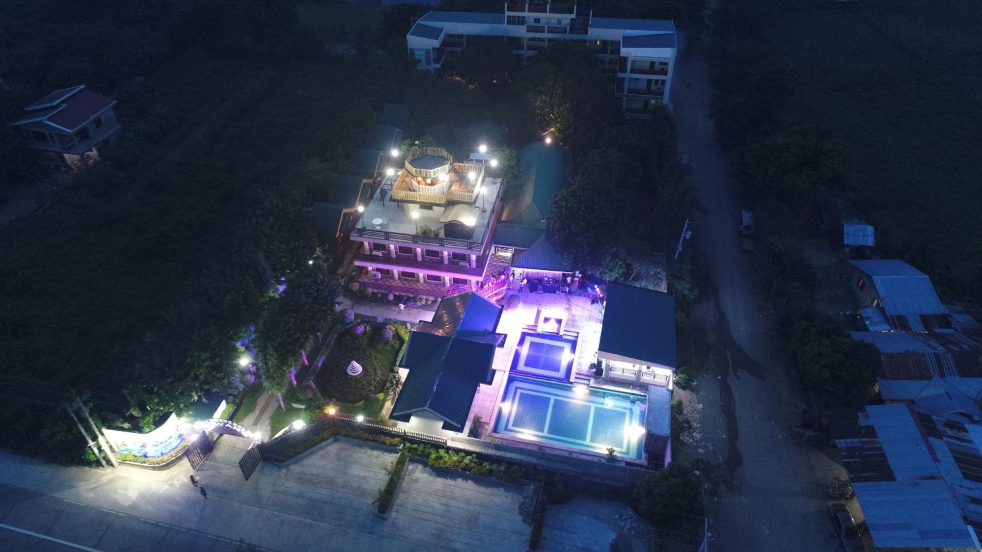 埃斯梅拉达布莱恩别墅度假酒店及餐厅 Palayan City 外观 照片